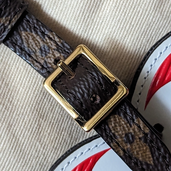 LV Game On Heart Bag Charm/Key Holder - Picture 8 of 8